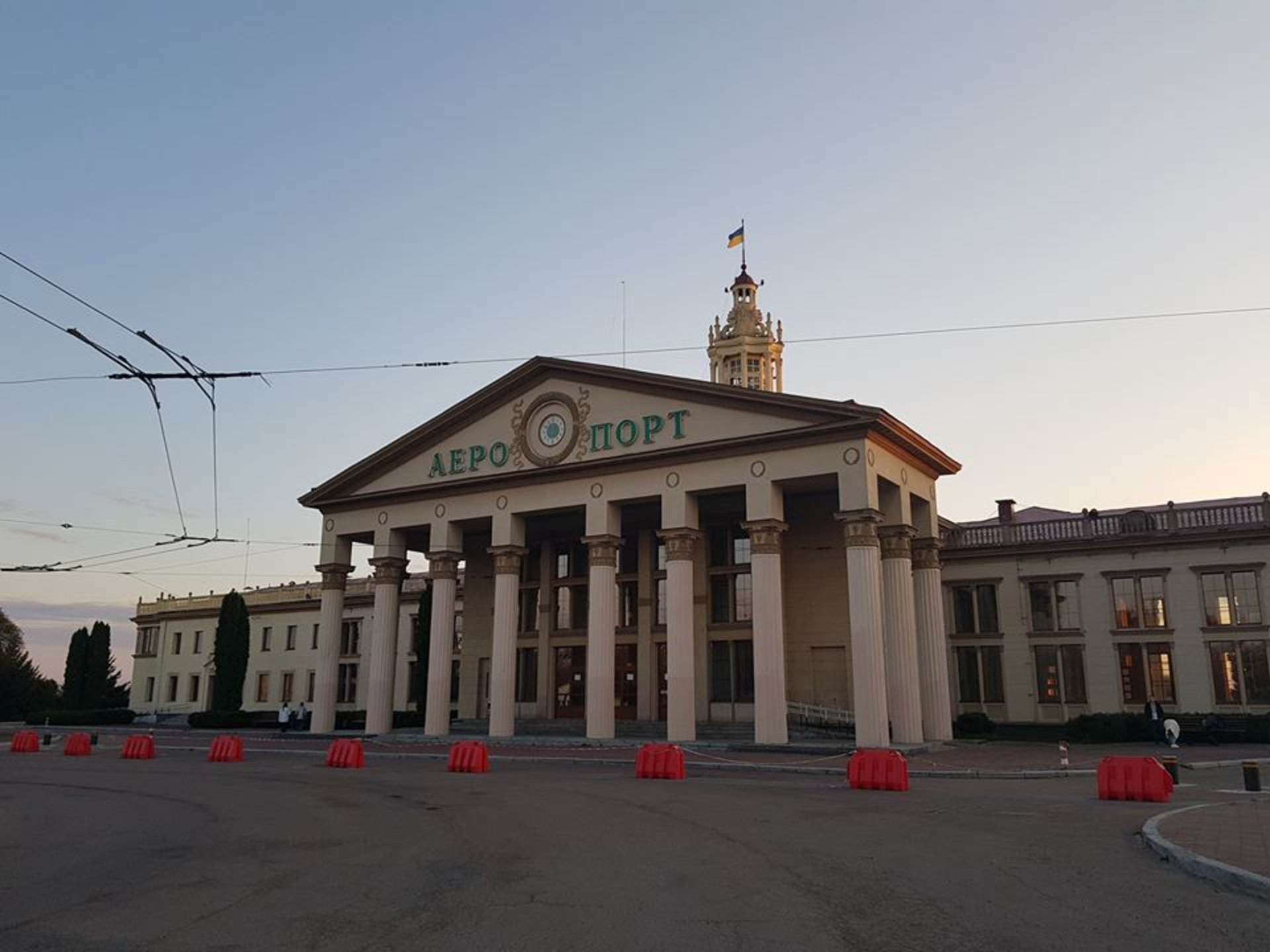 Як виглядає аеропорт «Львів» на Великдень. Фото: Victor Halchynskyy.