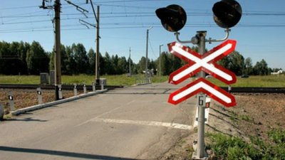 На Сихові закрили залізничний переїзд: схема руху транспорту