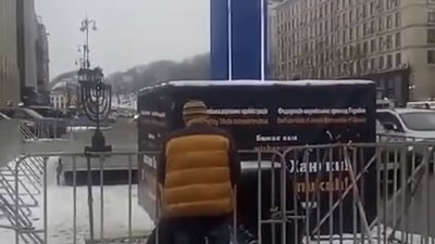 У Києві чоловік осквернив найбільшу ханукію в Європі (ВІДЕО)