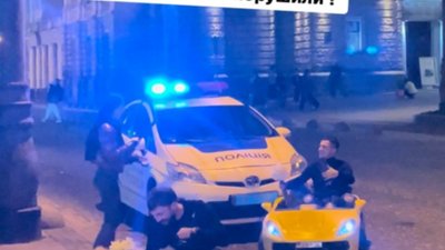 У центрі Львова далі їздять улюблені машинки Садового