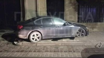 У Львові п'яний водій протаранив браму Личаківського цвинтаря (ВІДЕО)