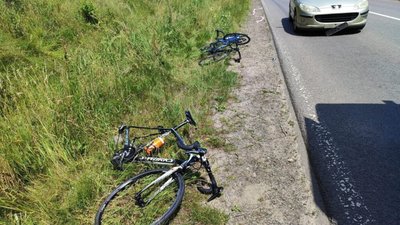 На Львівщині авто в’їхало у велосипедисток збірної України, які здійснювали тренування