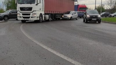 У Львові виникли тягнучки на в’їзді з Городоцької (ФОТО)