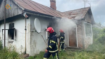 На Львівщині горів житловий будинок