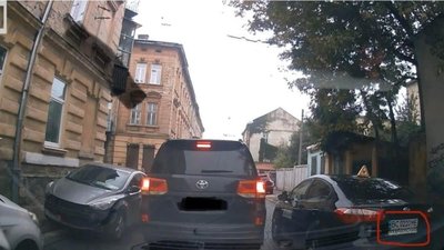 У Львові водій автомобіля втік з місця ДТП