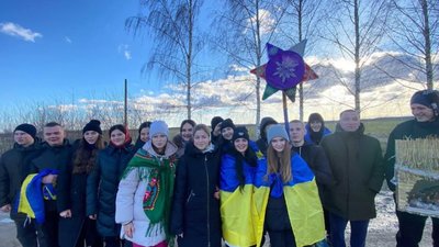Молодь Бориславської та Меденицької громад заколядувала понад 200 тис. грн на ЗСУ