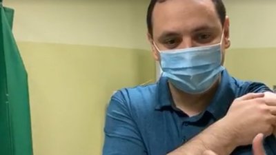 Мер Франківська Руслан Марцінків вакцинувався у прямому ефірі (ФОТО)