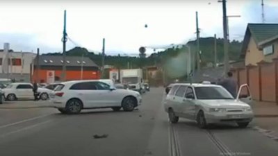 У Львові на вулиці Промисловій зіткнулись автомобілі (ВІДЕО)
