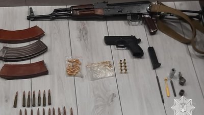 На Львівщині вилучили арсенал зброї (ФОТО)
