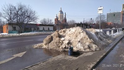 У Львові комунальники досі не розчистили місто від снігу (ФОТО)
