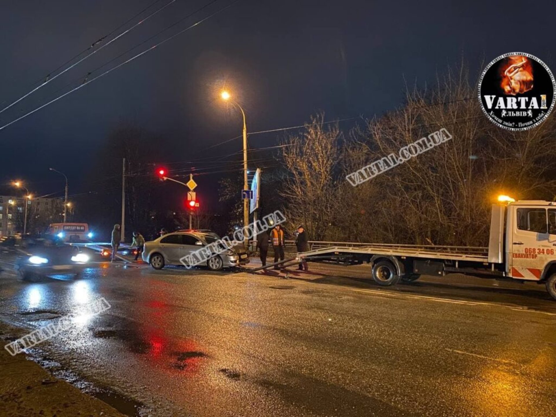 У Львові в потрійну ДТП потрапив пасажирський автобус
