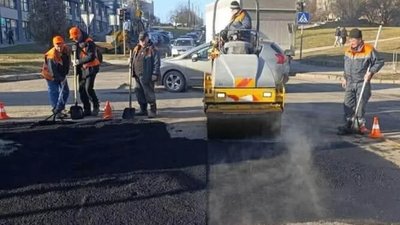 Чиновники Садового не економлять гроші на ремонті доріг