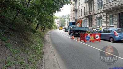 У Львові на Шота Руставелі ускладнений рух (ФОТО)