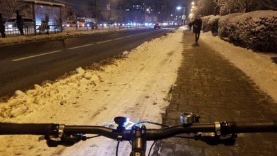 У Львові велодоріжки припали снігом (ФОТО)