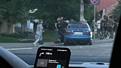 На Львівщині автомобіль не розминувся із стовпом (ФОТО)