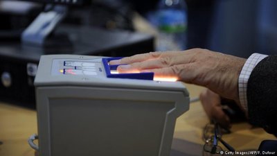 На українському кордоні запрацював біометричний контроль