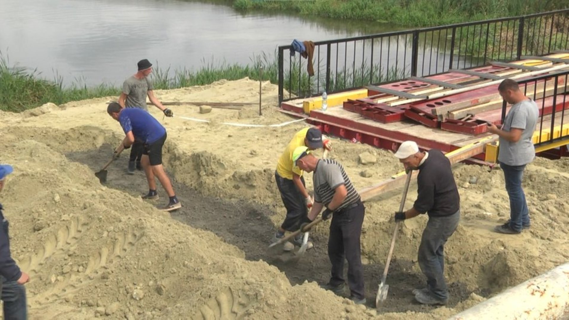 Велике будівництво: на дорозі "Львів-Луцьк" досі будують тимчасовий міст