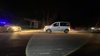На Львівщині автомобіль збив жінку