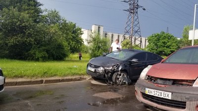 У Львові через ДТП ускладнився рух транспорту (ФОТО)