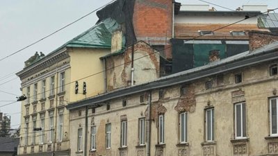 У центрі Львова виросла надбудова