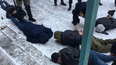 На Вінниччині поліція затримала 20 озброєних рейдерів