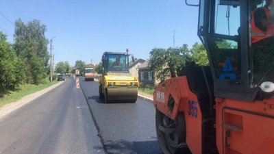 У Судовій Вишні ремонтують дорогу (ФОТО)