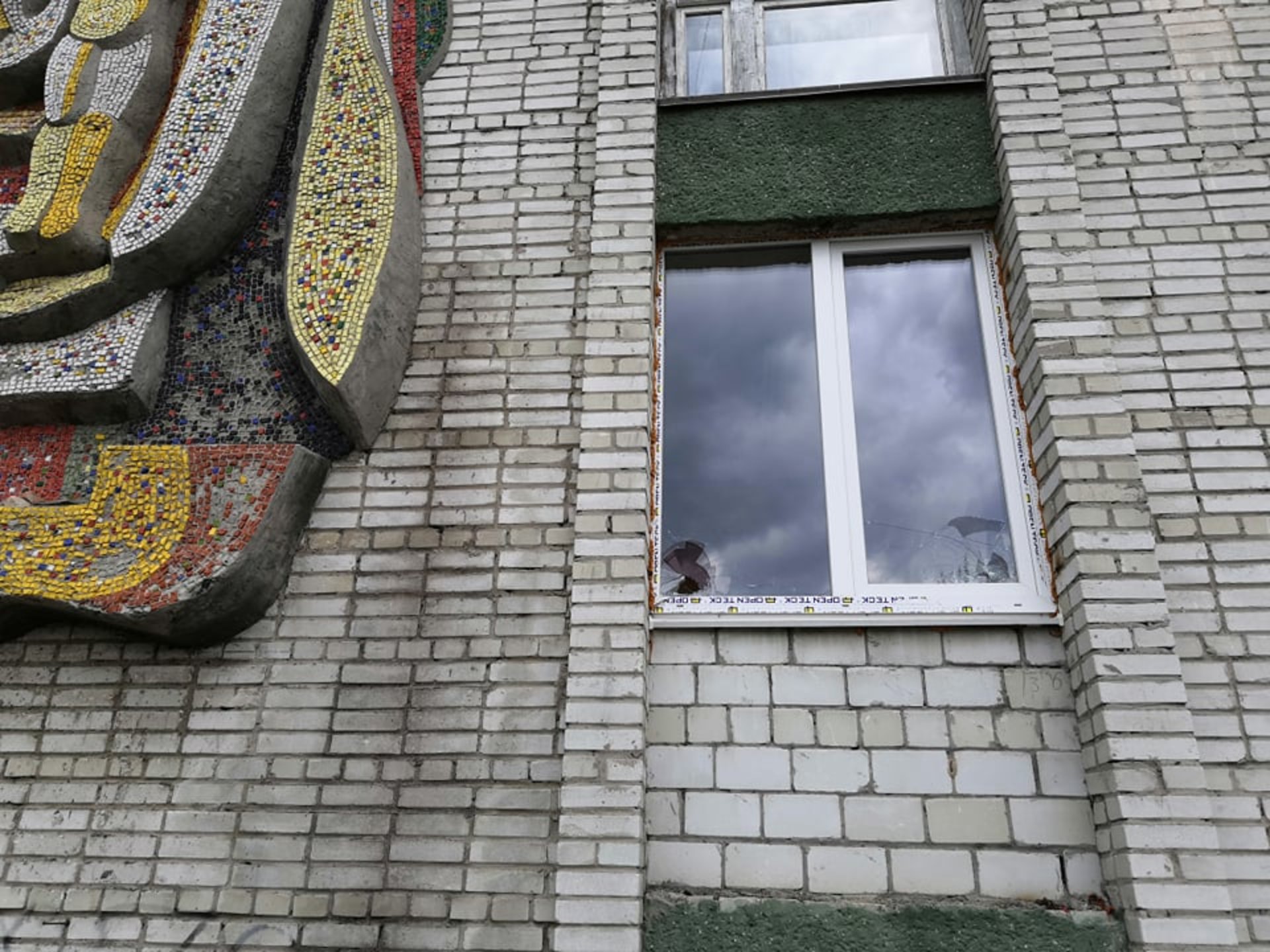 На Львівщині у лікарні побили вікна. Фото - прес-служба ДМР