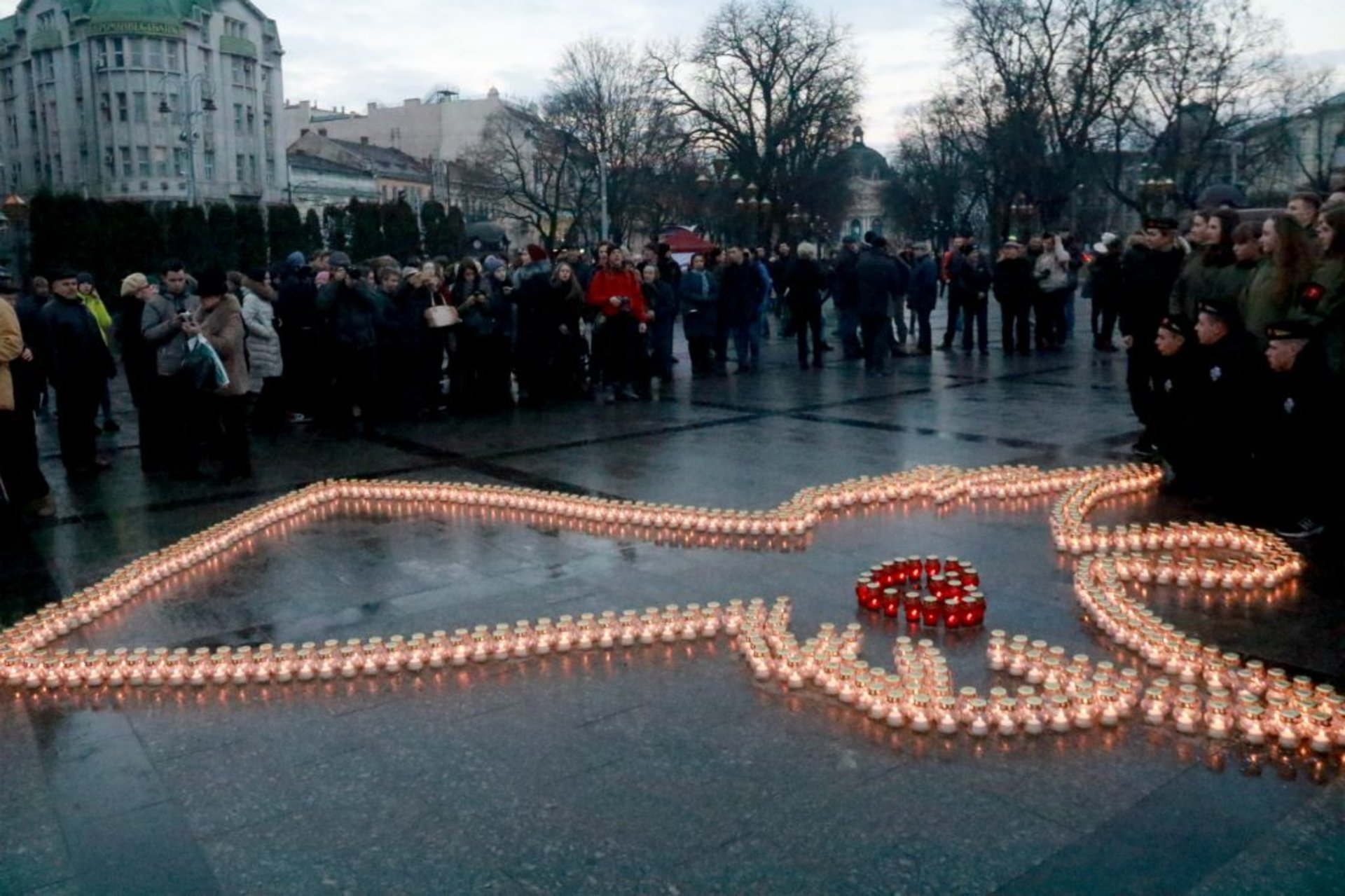 Заходи з вшанування пам’яті Героїв Небесної Сотні на площі біля пам’ятника Т. Шевченку , фото 4studio