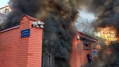 У Львові активісти “закоптили” російське консульство