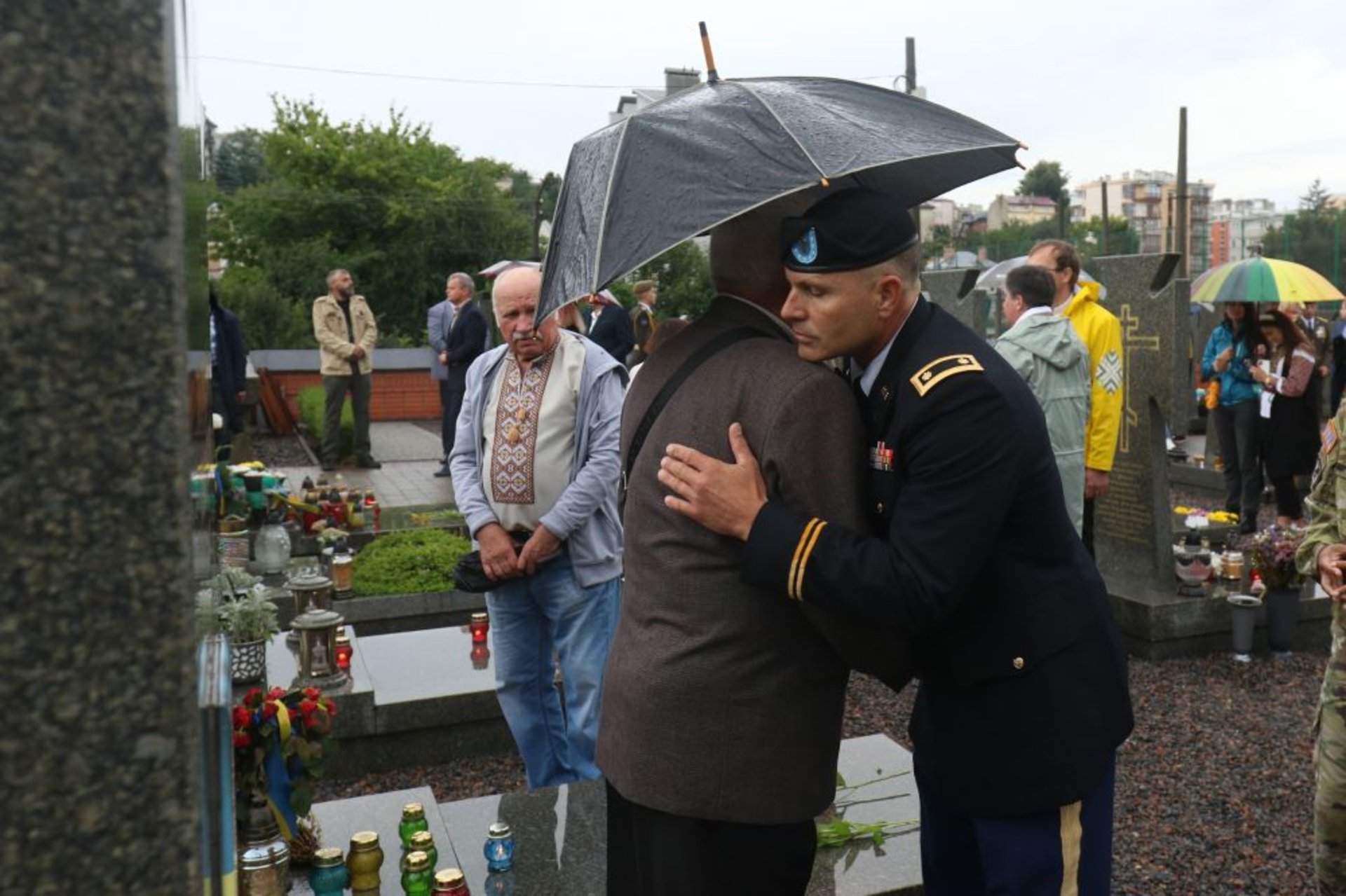 На Личаківському цвинтарі вшанували пам’ять новітніх Героїв, фото ЛМР