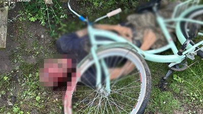 На Львівщині чоловік накрив тіло велосипедом
