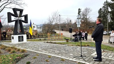 У Стебнику відкрили меморіальну стелу