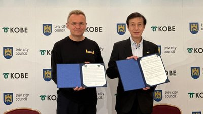 Садовий ще досі сидить у Японії