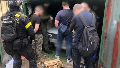 У Києві затримали "бізнесменів", які продавали зброю (ФОТО, ВІДЕО)