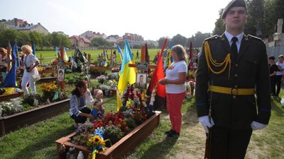 У Львові на Личаківському кладовищі вшанували пам’ять полеглих Героїв України
