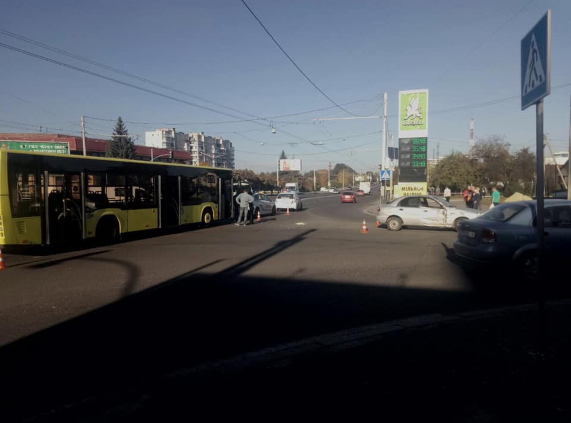 У Львові на Любінській сталась аварія. Фото Варта-1
