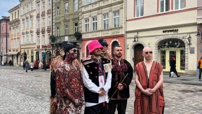 У центрі Львова гурт Kalush Orchestra заспівав переможну "Stefania" (ВІДЕО)