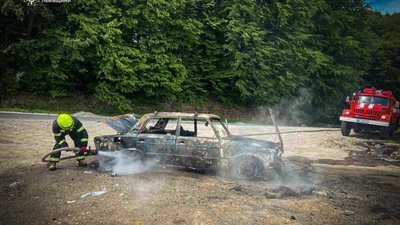 На Львівщині горіли три автомобілі