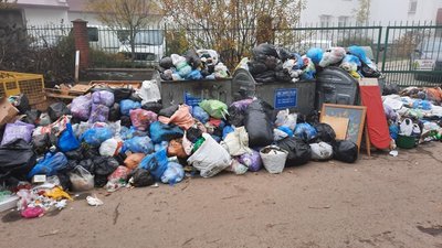 Сихів потопає у горах сміття (ФОТО)