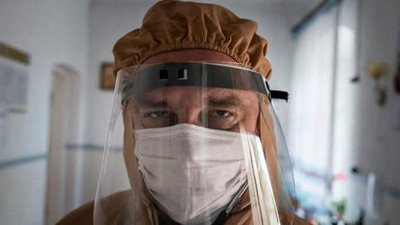 На Тернопільщині помер лікар, фото якого було на бігбордах "Дякуємо за життя"