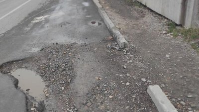 На Львівщині на дорозі утворився лежачий поліцейський