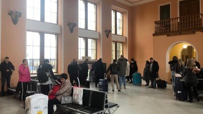 Аеропорт "Львів" відновив роботу старого терміналу (ФОТО)