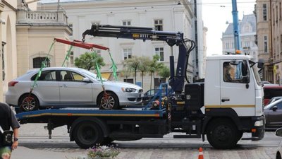 У Львові за півроку за неналежне паркування оштрафували майже 100 тисяч водіїв