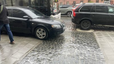 У Львові перекривають заїзд у внутрішнє подвір’я