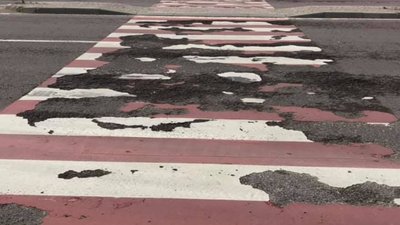 У Львові на Шевченка пошкоджений асфальт на пішохідному переході (ФОТО)