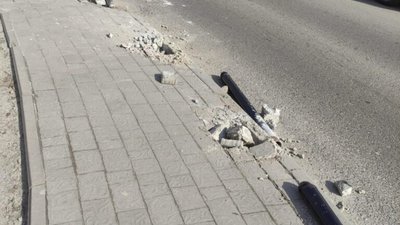 У центрі Львова збили улюблені стовпчики урбаністів (ФОТО)