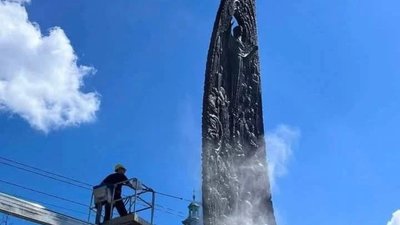 У Львові дискутують через чистку пам’ятника Шевченку
