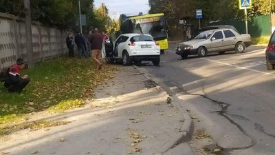 У Львові не розминулись автомобілі (ФОТО)