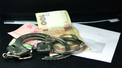 Працівницю Червоноградської ОДПІ покарано за корупцію