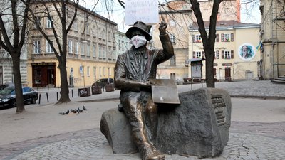 Кабмін заборонив ходити у парках та на вулицях без масок у червоній зоні